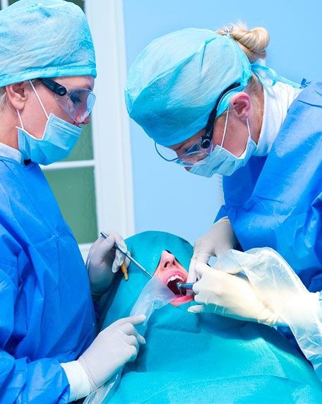 Persona en una cirugía oral 